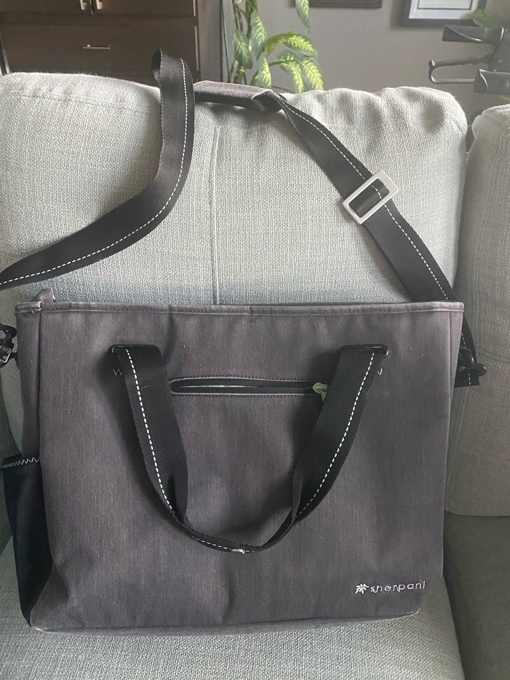 Sherpani Priya convertible grey canvas bag.